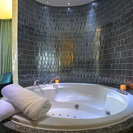 Hotel Ramada Encore By Wyndham Karatay