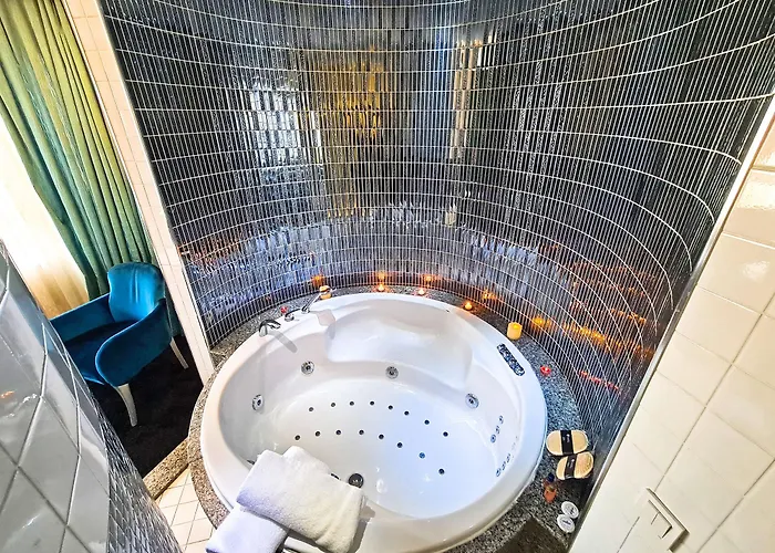 酒店 Ramada Encore By Wyndham Karatay 3*