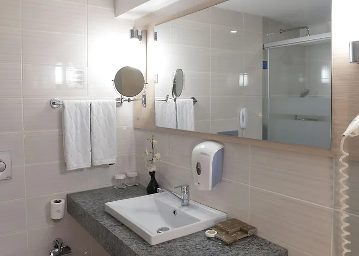 Ramada Encore By Wyndham Karatay 콘야